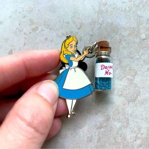 Disney Alice in Wonderland Trading Pin